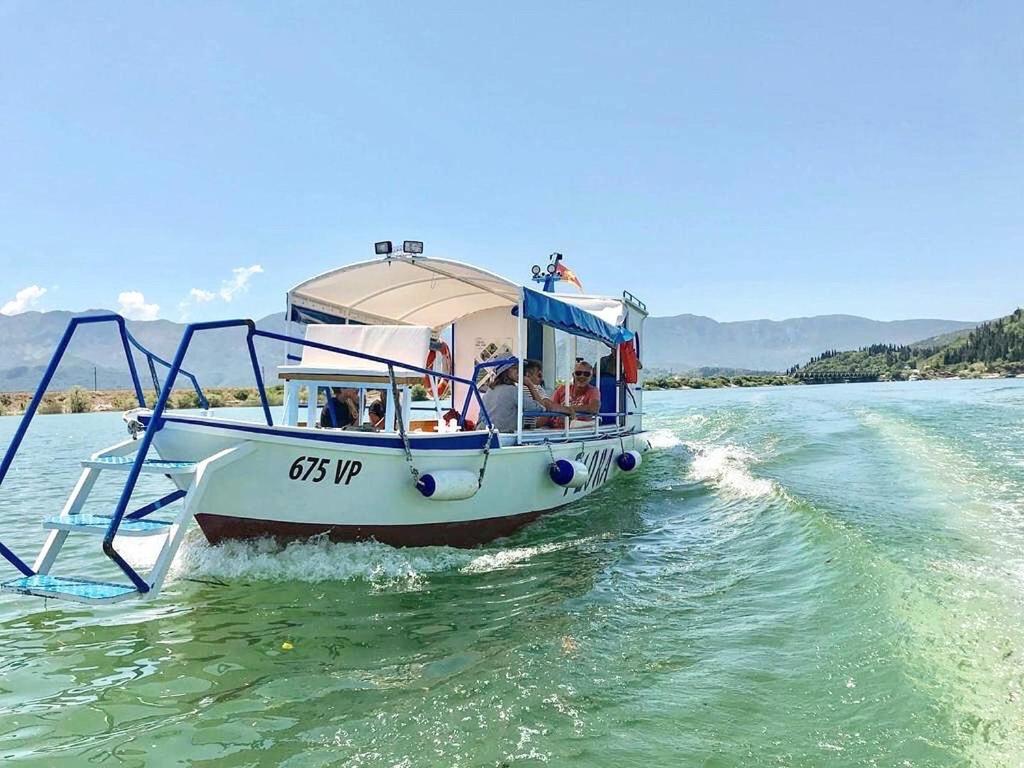 Apartments Flora And Boat Cruising Virpazar Zewnętrze zdjęcie